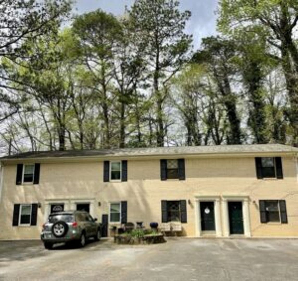 Rome Apartment: 48 Pinecrest Drive