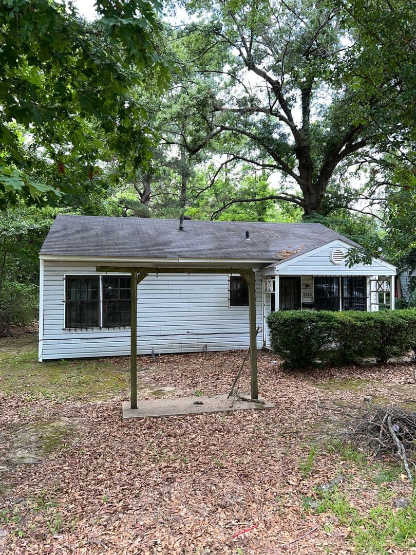 Shreveport House: 5218 Fairfax Ave