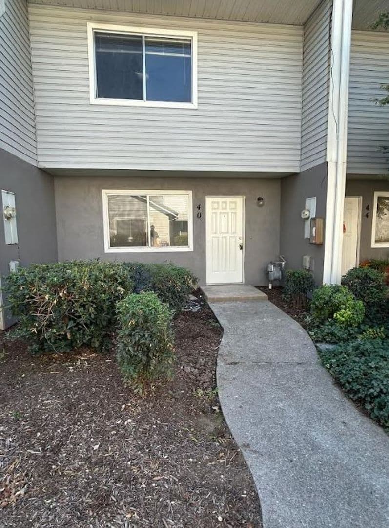 Chico Apartment: Tom Polk Ave