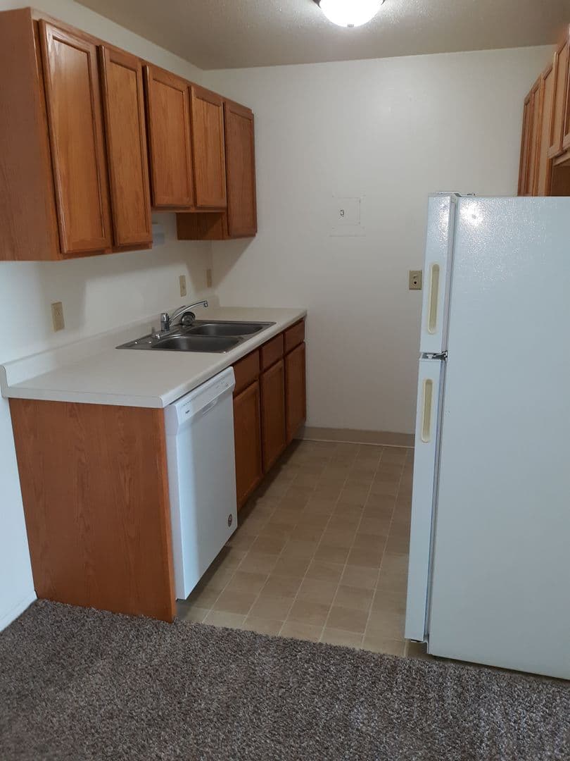 Grand Forks Apartment: 3616 S Landeco Ln