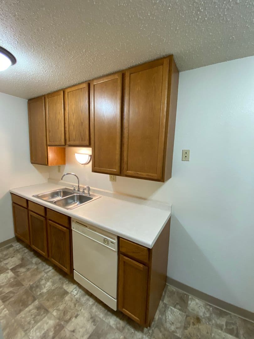 Fargo Apartment: 2641 15th St S