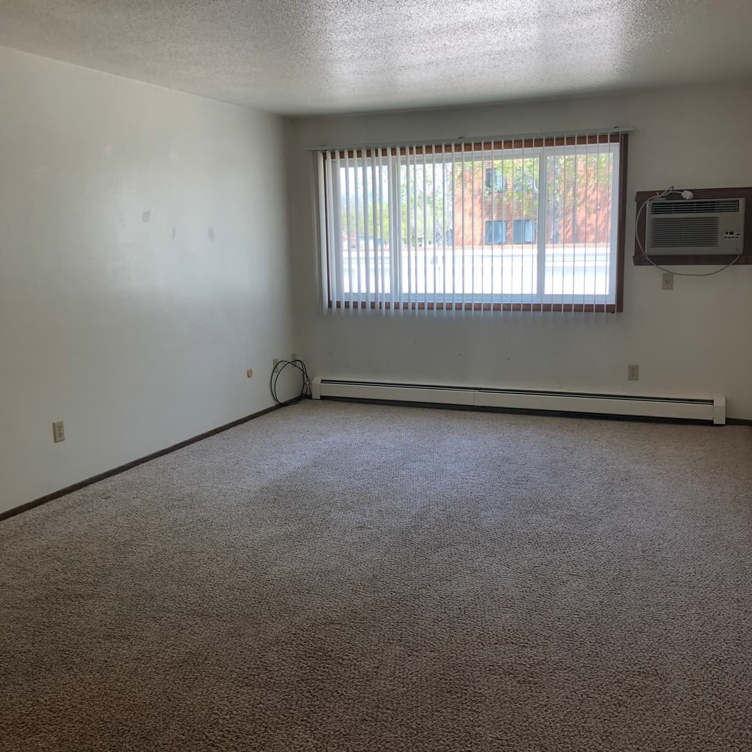 Grand Forks Apartment: 3615 S Landeco Ln