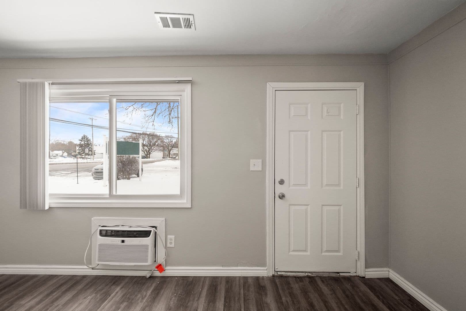 Troy Apartment: 1071 Rochester Rd.