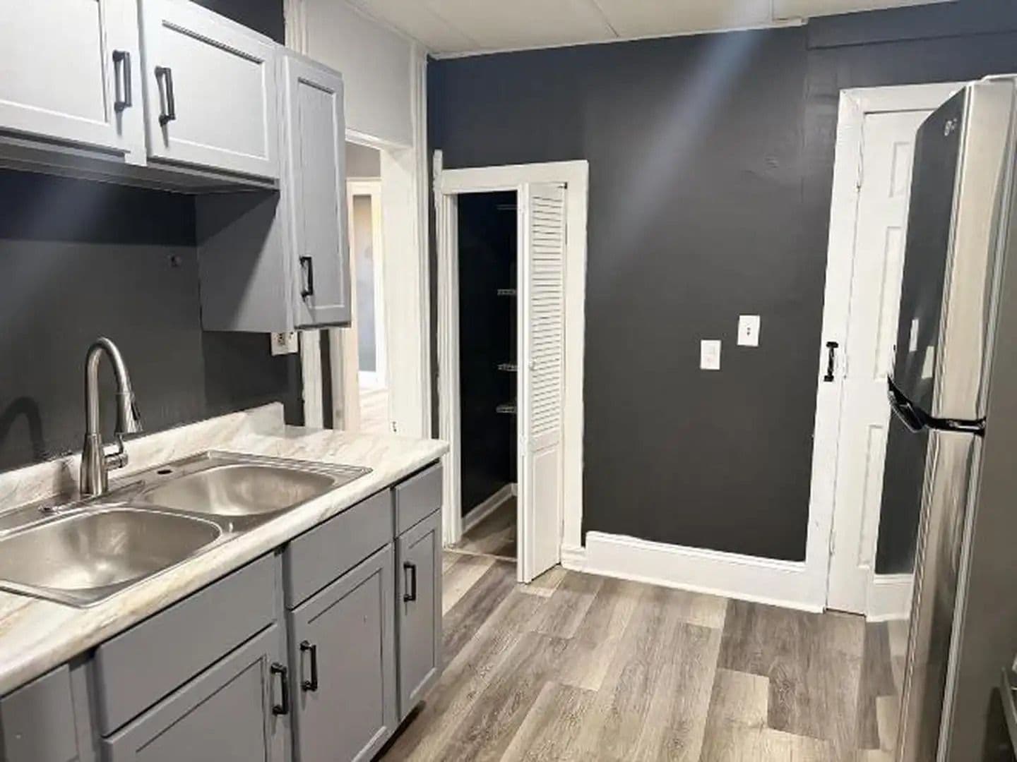 Chicago Apartment: 7450 S Maryland Ave