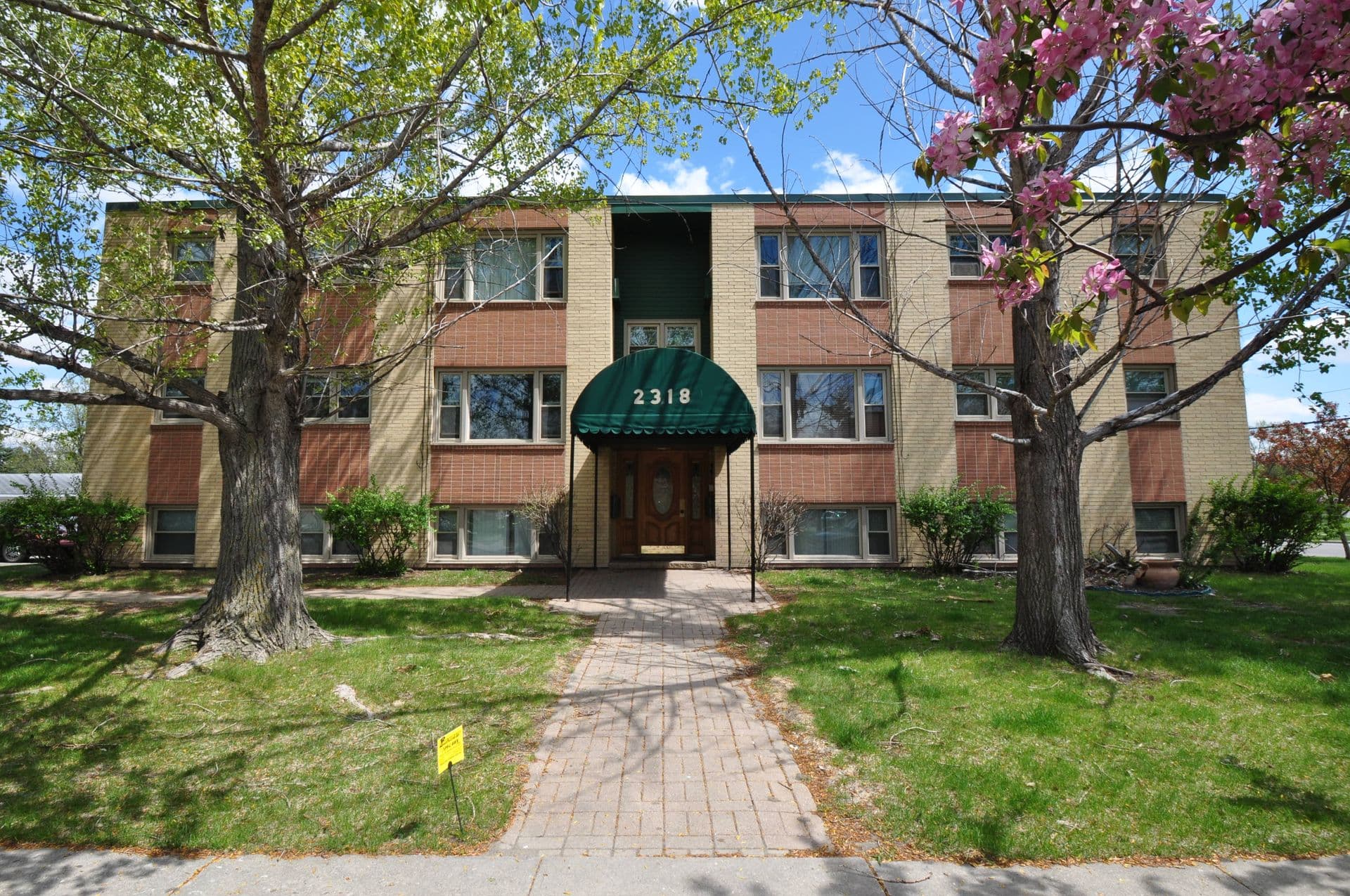 Moorhead Apartment: 2318 10th St S