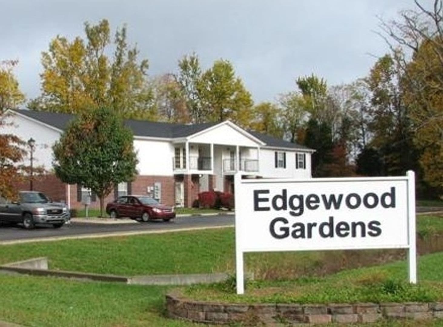 Elizabethtown Apartment: 114-118 Edgewood Drive