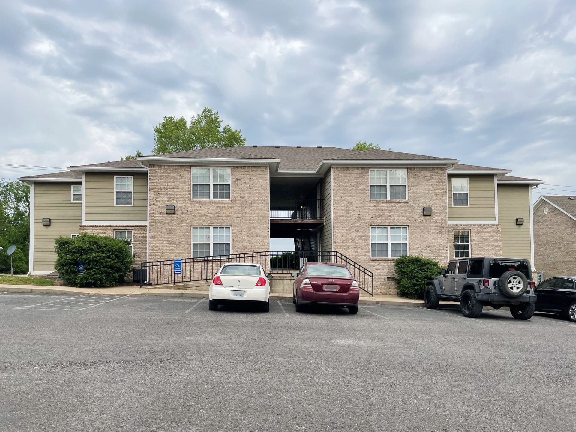 Bowling Green Apartment: 181 McFadin Station Street