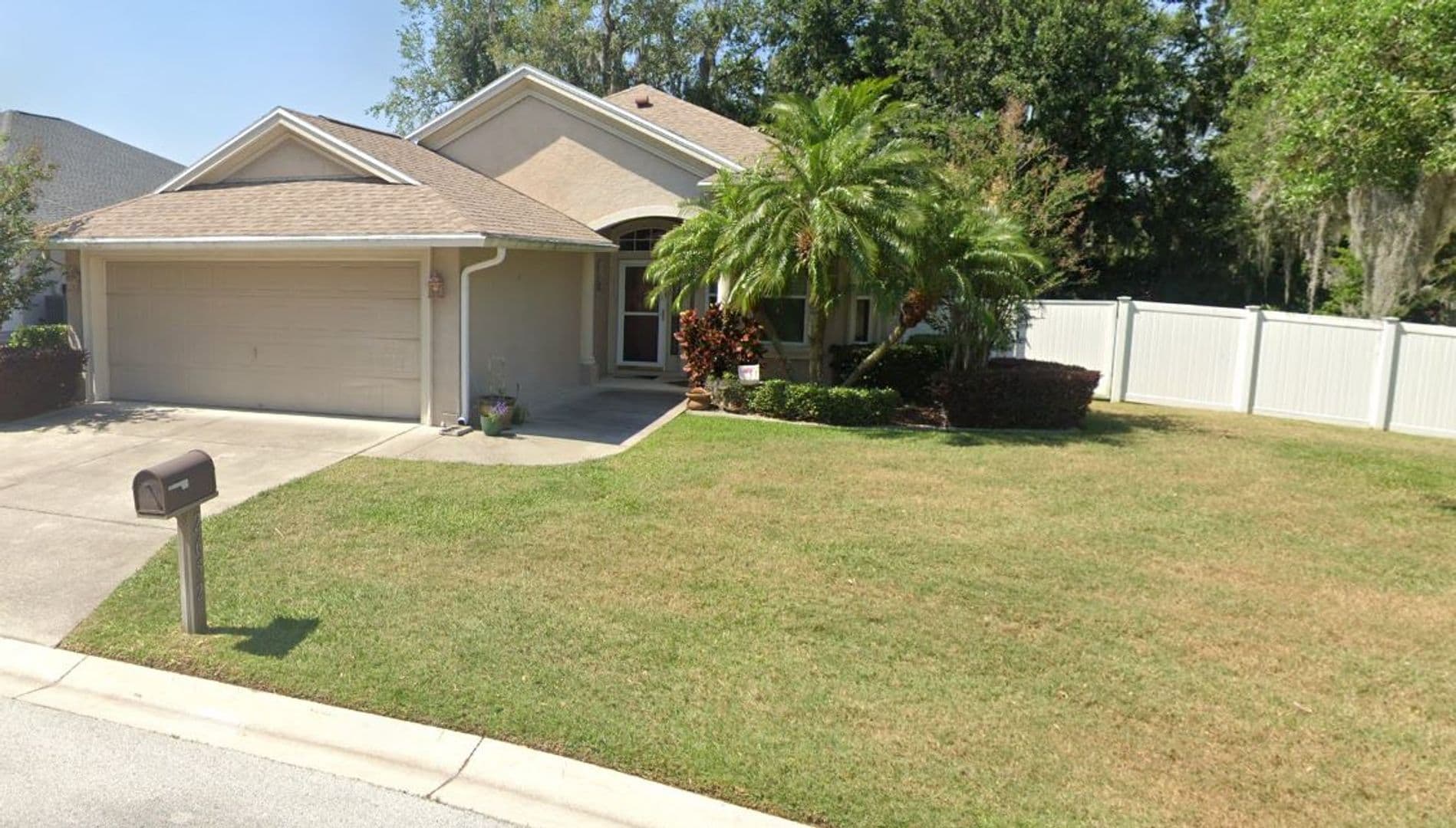 Lakeland House: 2652 Hickory View Loop