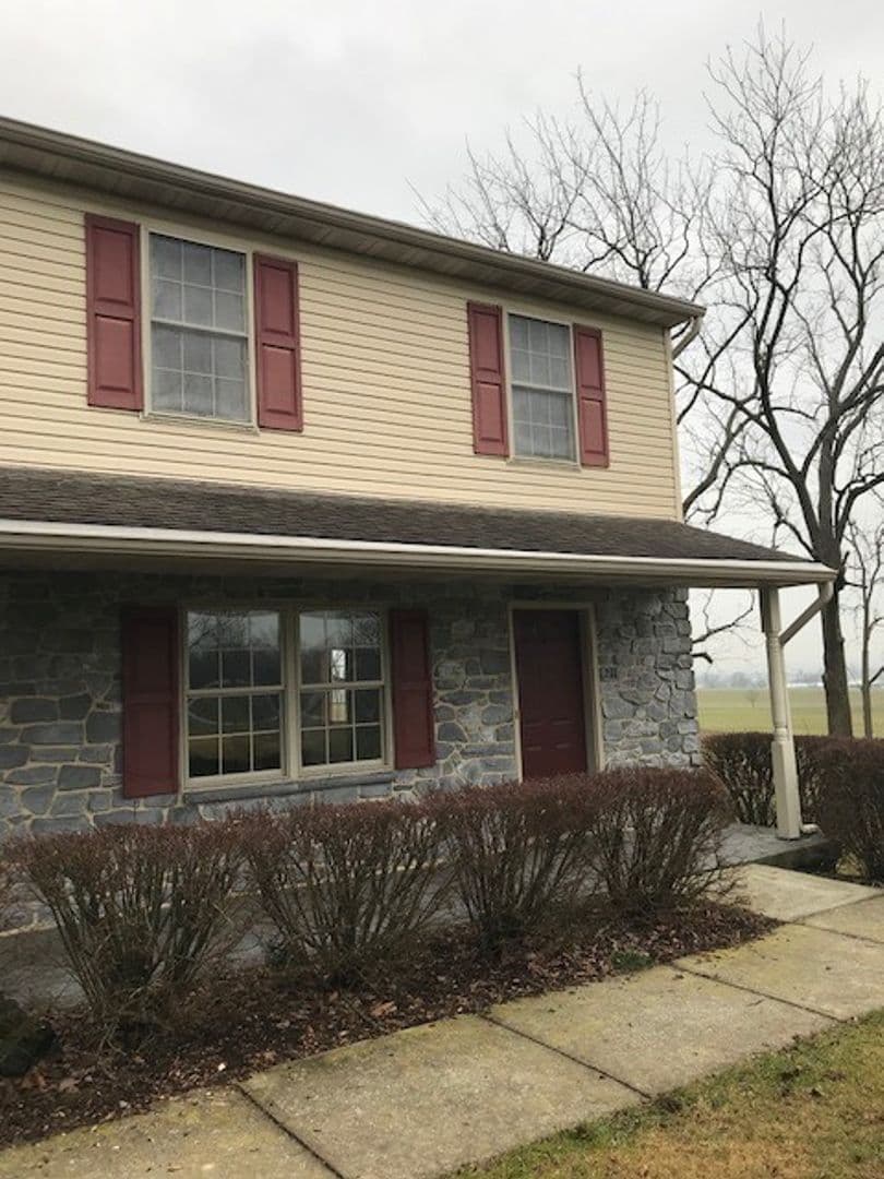 Leola House: 211 Spencer Avenue