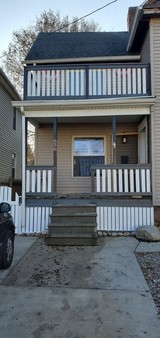 LORAIN House: 656 LAKESIDE AVE