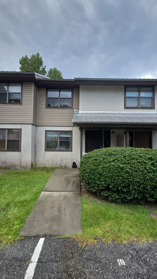Hinesville House: 601 Tupelo Trail