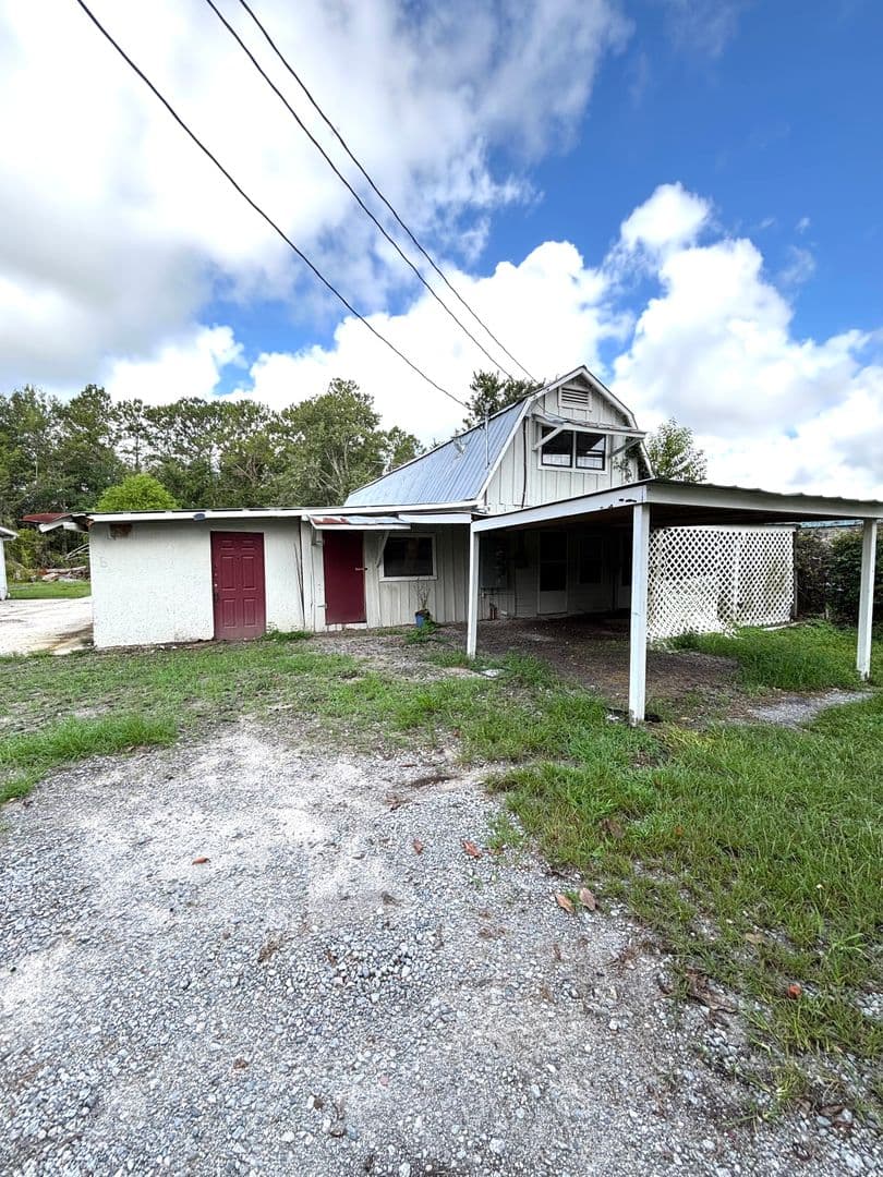 Ludowici Apartment: 92 Quarter Moon Loop