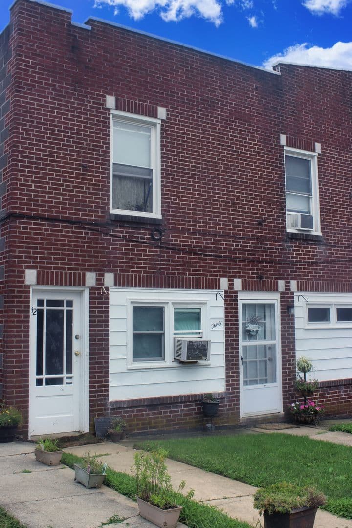 New Freedom House: 32 E Franklin St