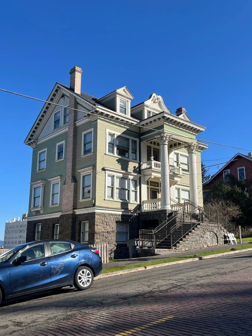 Astoria Apartment: 1320 Franklin Ave