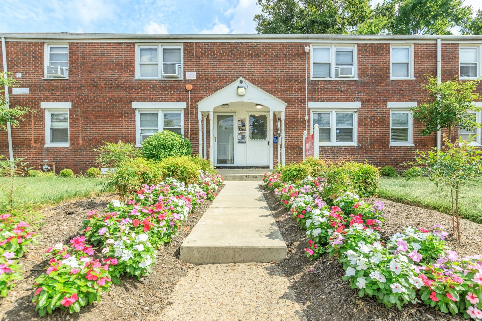 Hamilton Apartment: 1310 Nottingham Way