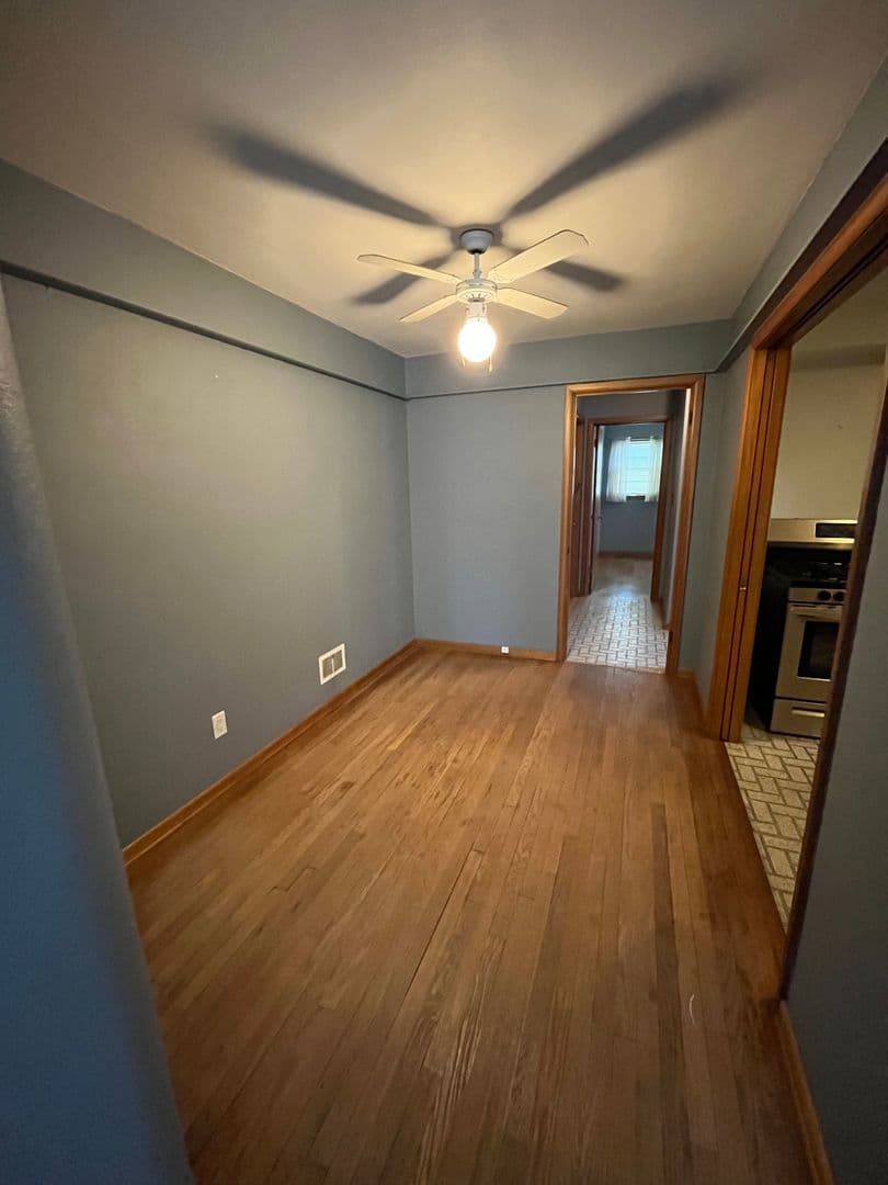 Rockford Apartment: 2216 8th Ave.