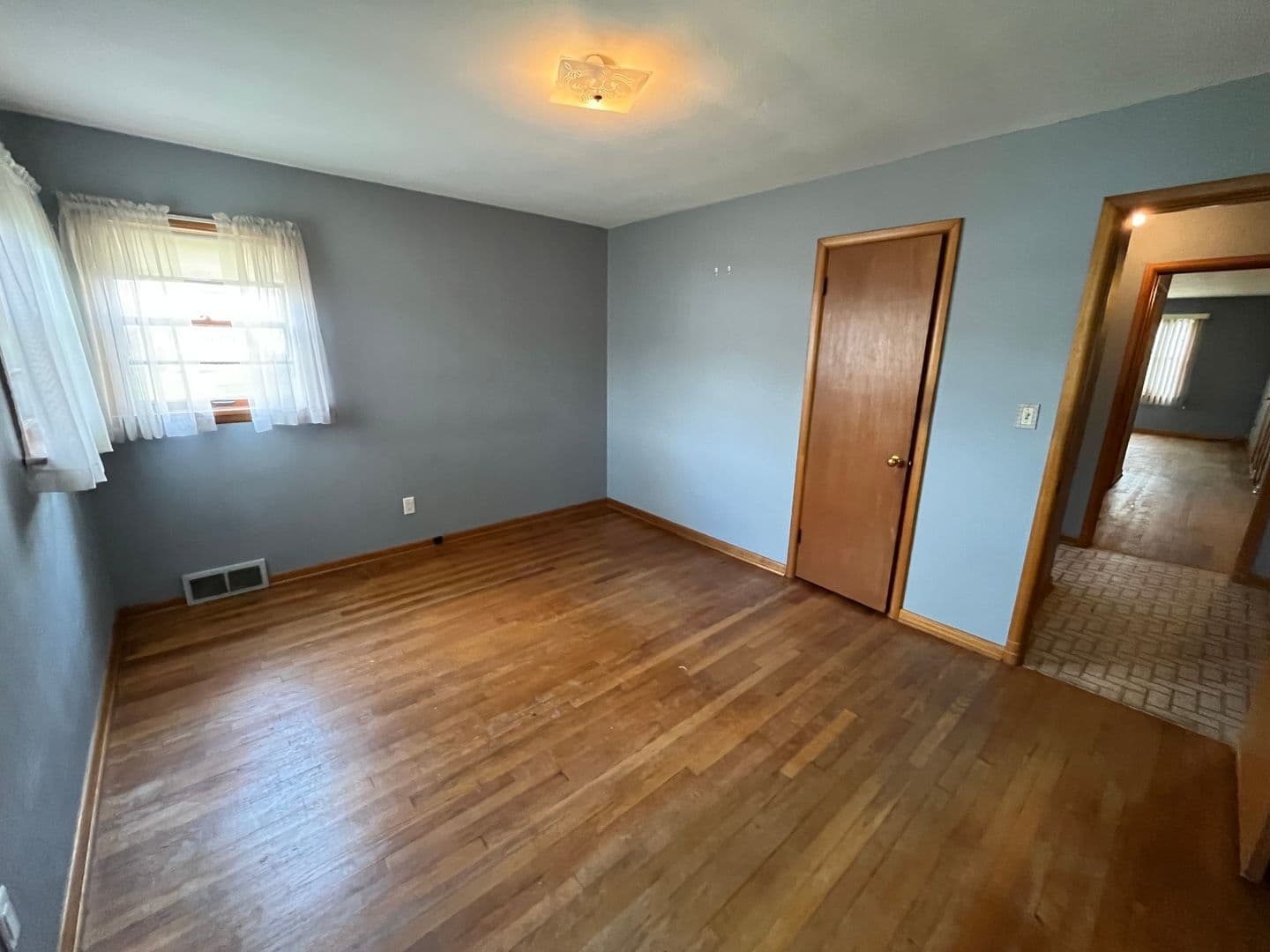 Rockford Apartment: 2216 8th Ave.