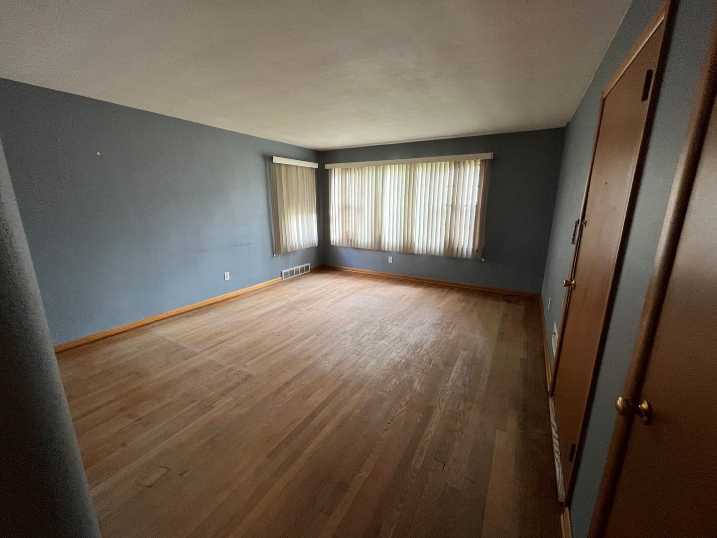 Rockford Apartment: 2216 8th Ave.