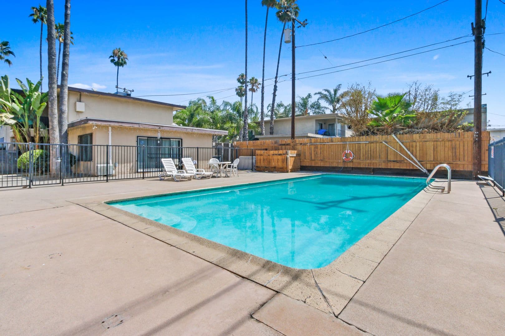 Covina Apartment: 514 E Cypress St