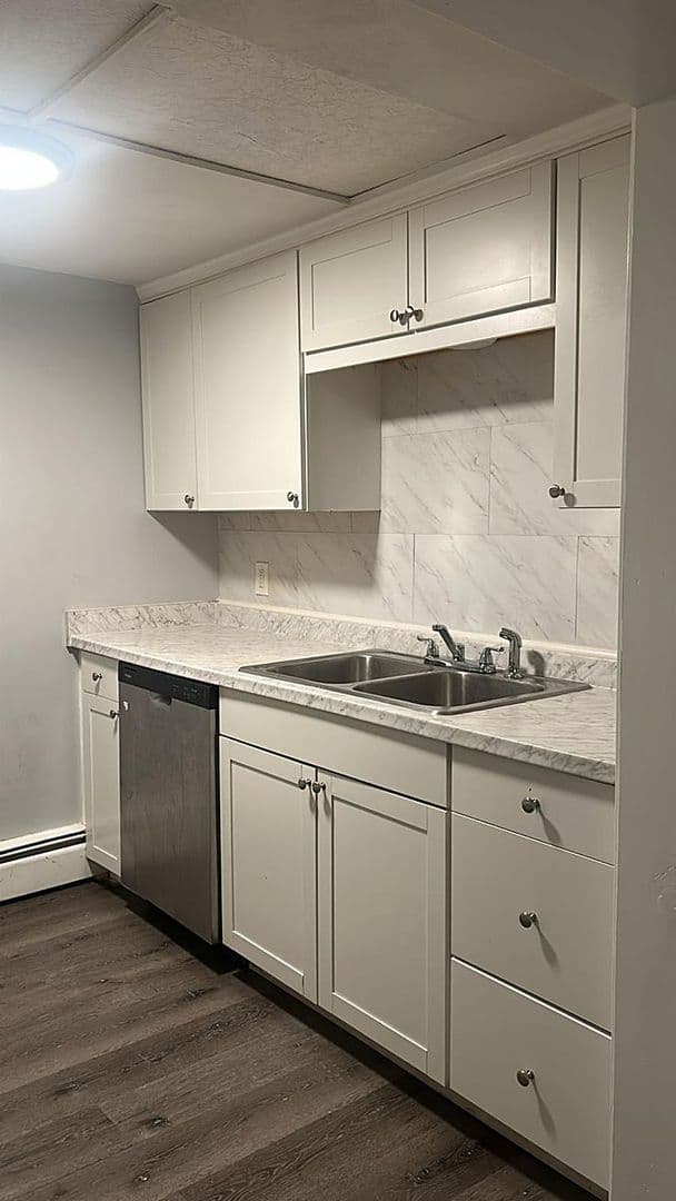 Fall River Apartment: Hargreaves st