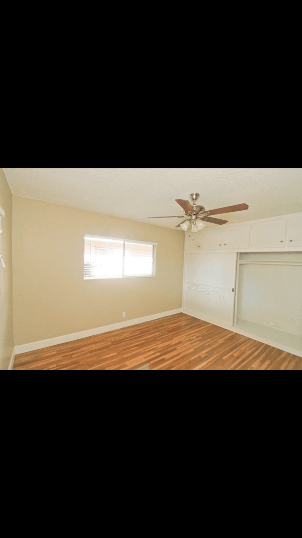 Paramount Apartment: 15921-59 Downey Ave