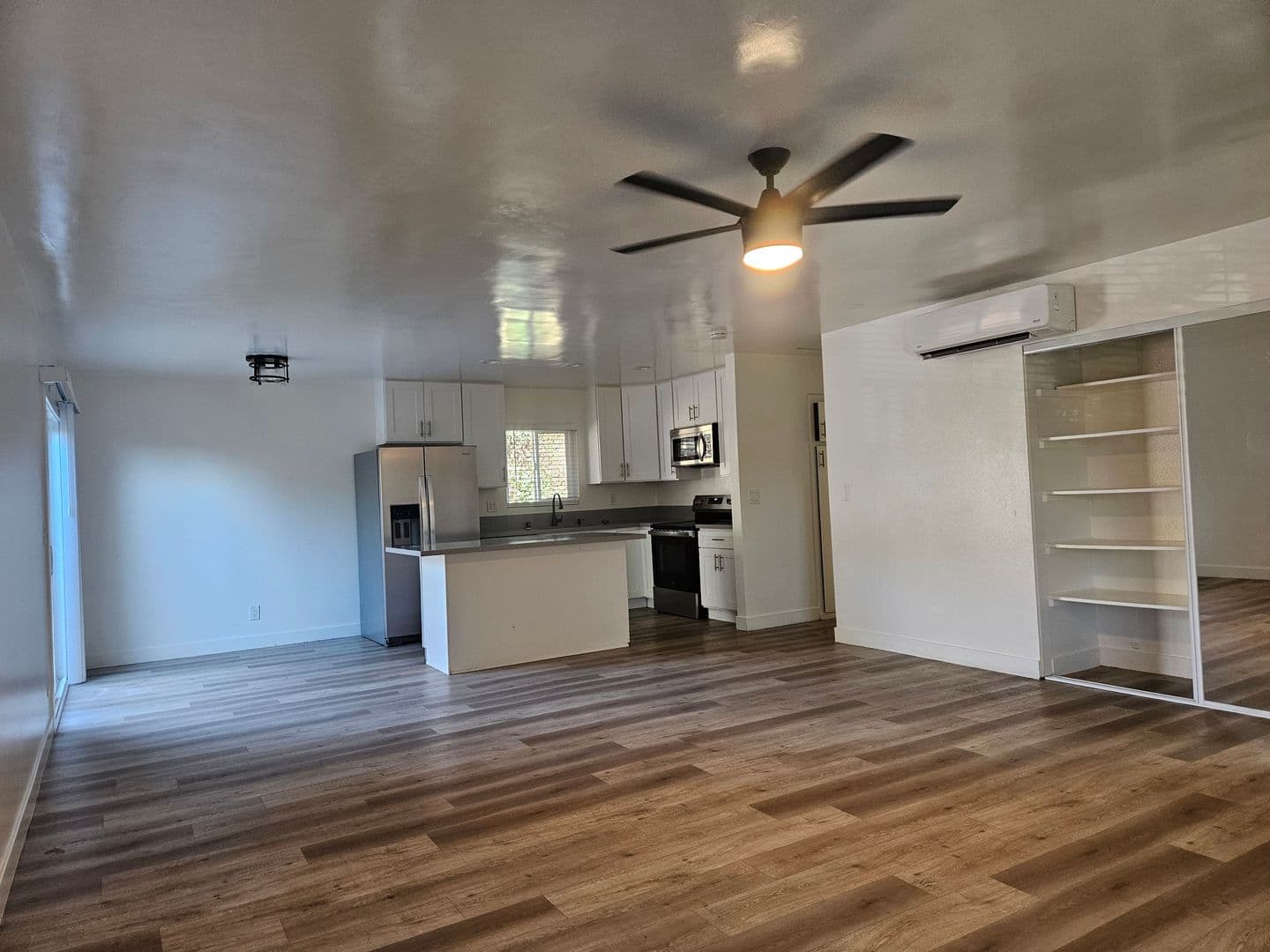 Vista Apartment: 1037-1051 Meadow Lake Drive