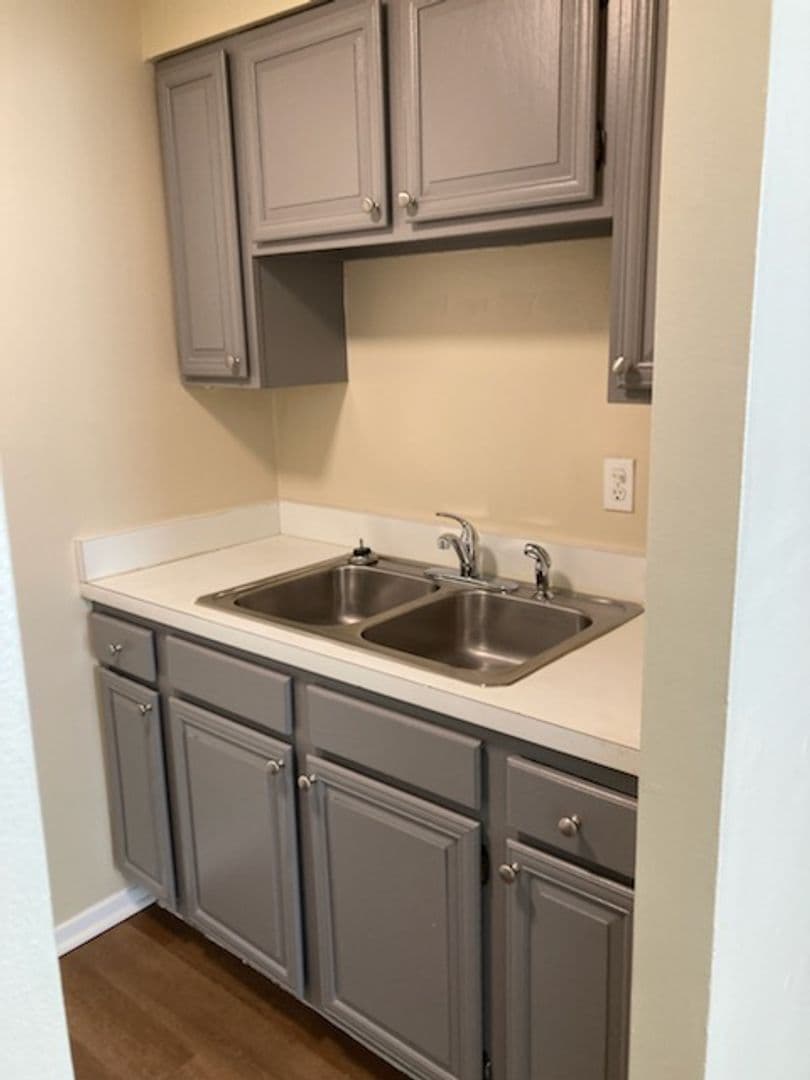 Cincinnati Apartment: 906-12 Morris St