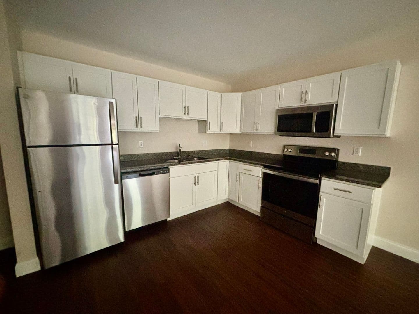 Liverpool Apartment: 1217Tulip Street