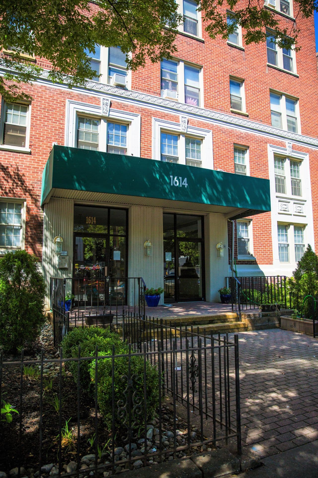 WASHINGTON Apartment: 1614 17TH ST NW