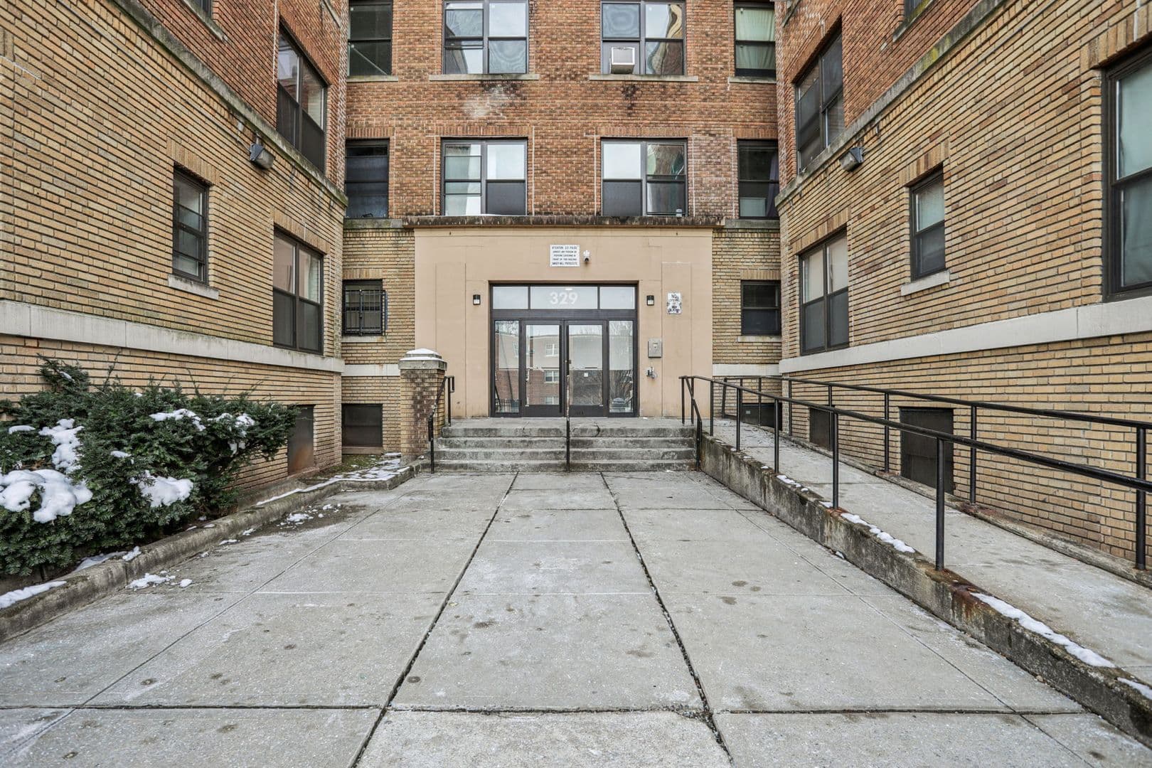 East Orange Apartment: 329 Park Ave