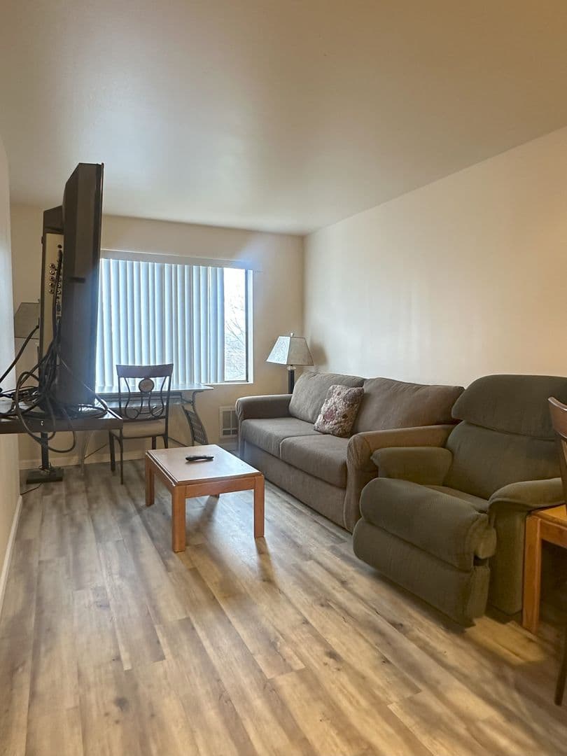 Seattle Apartment: 400 10th Ave