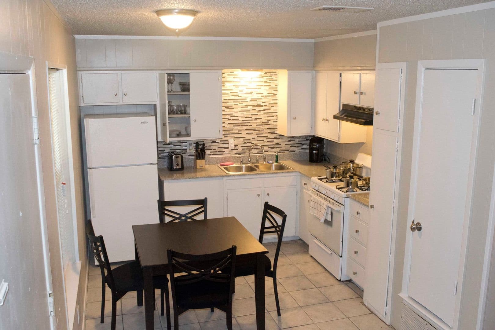 Denton Apartment: 2415-2417 Charlotte St