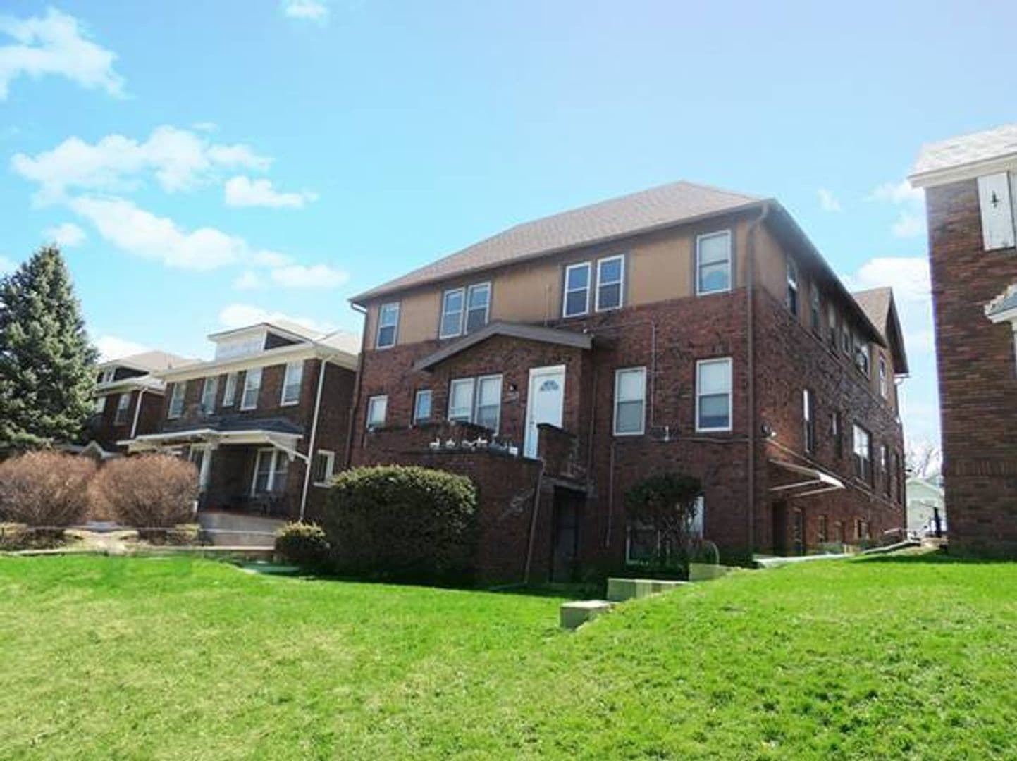 Omaha Apartment: 3519 Cuming St