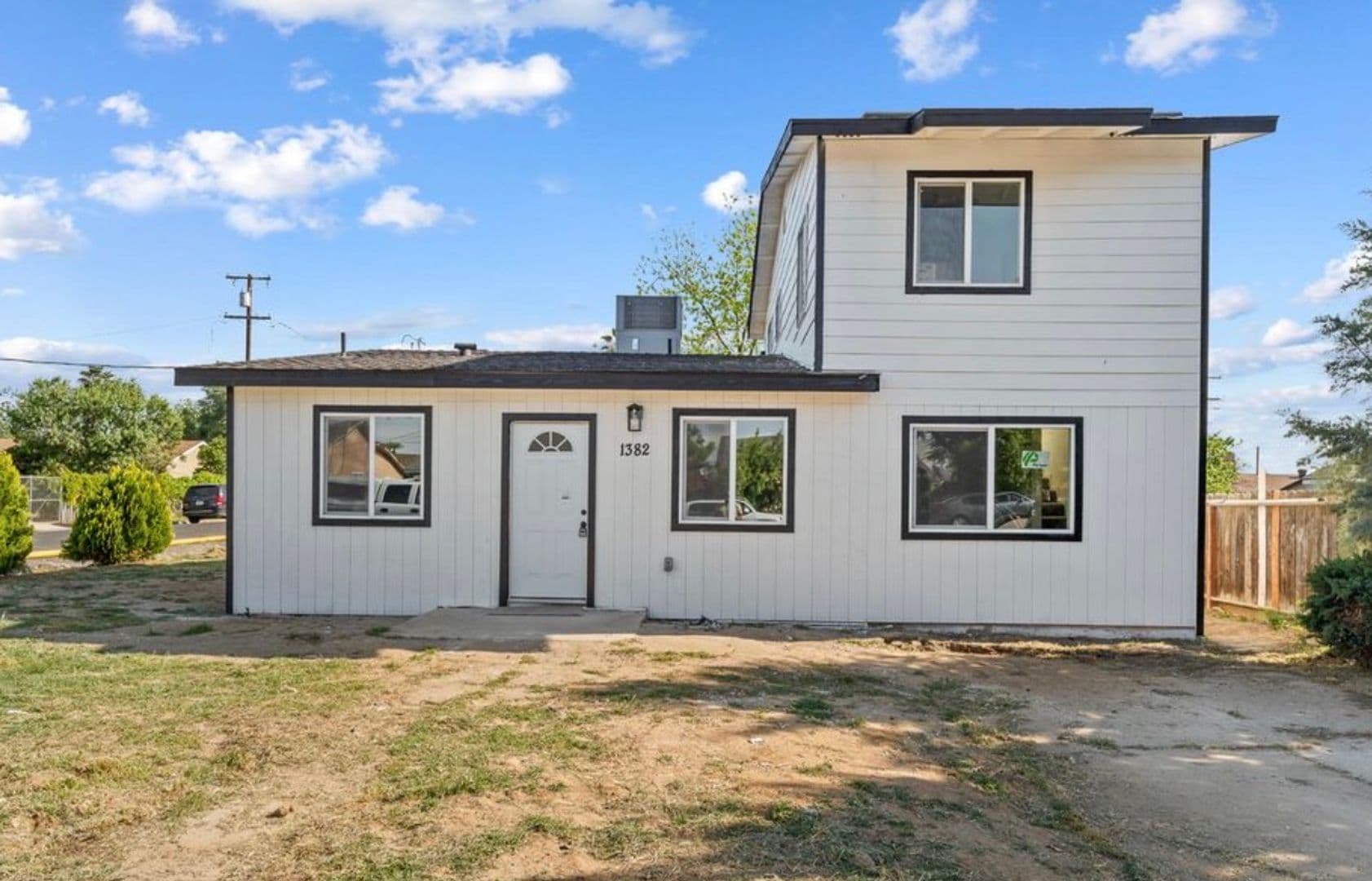 Dinuba House: 1382 E Magnolia
