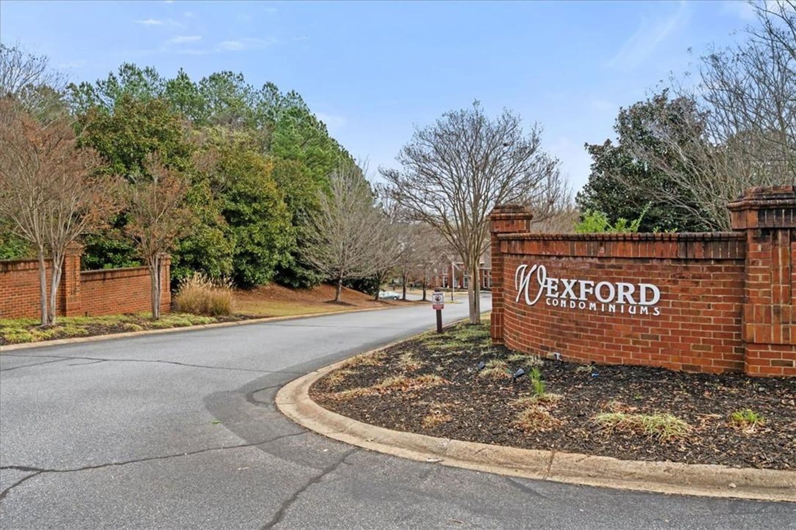 Anderson Apartment: 151 Wexford Dr #202