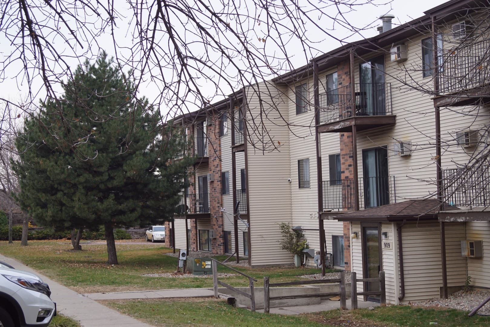 Sioux Falls Apartment: 901-909 N. Cleveland Avenue