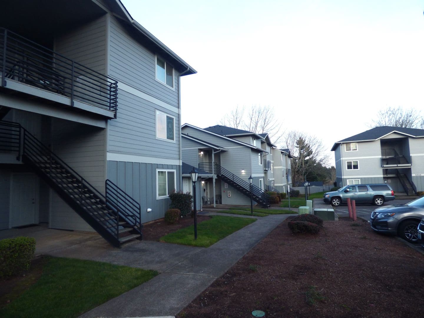 Salem Apartment: 5314, 5324, 5334, 5344 Skyline Rd S