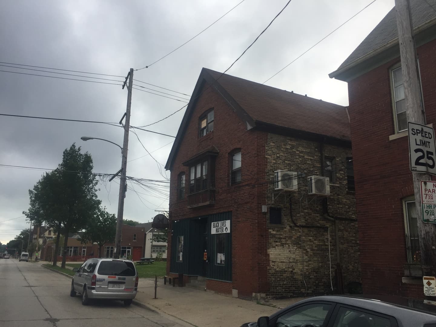 Milwaukee Apartment: 815 E Locust St