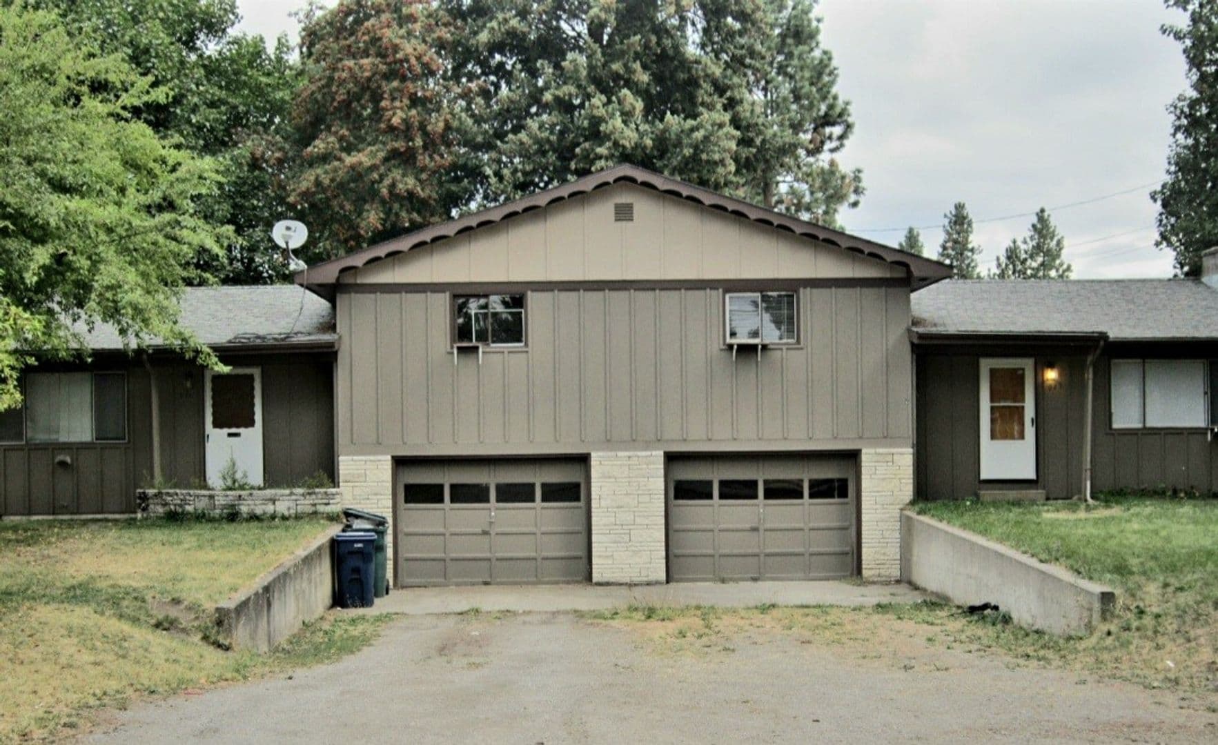 Coeur d'Alene Apartment: 925 - 927 W Emma Ave