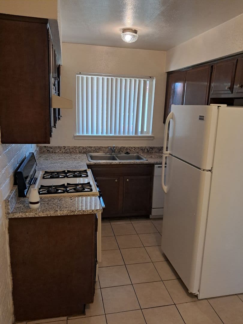Albuquerque Apartment: 8620 Northeastern Blvd. NE