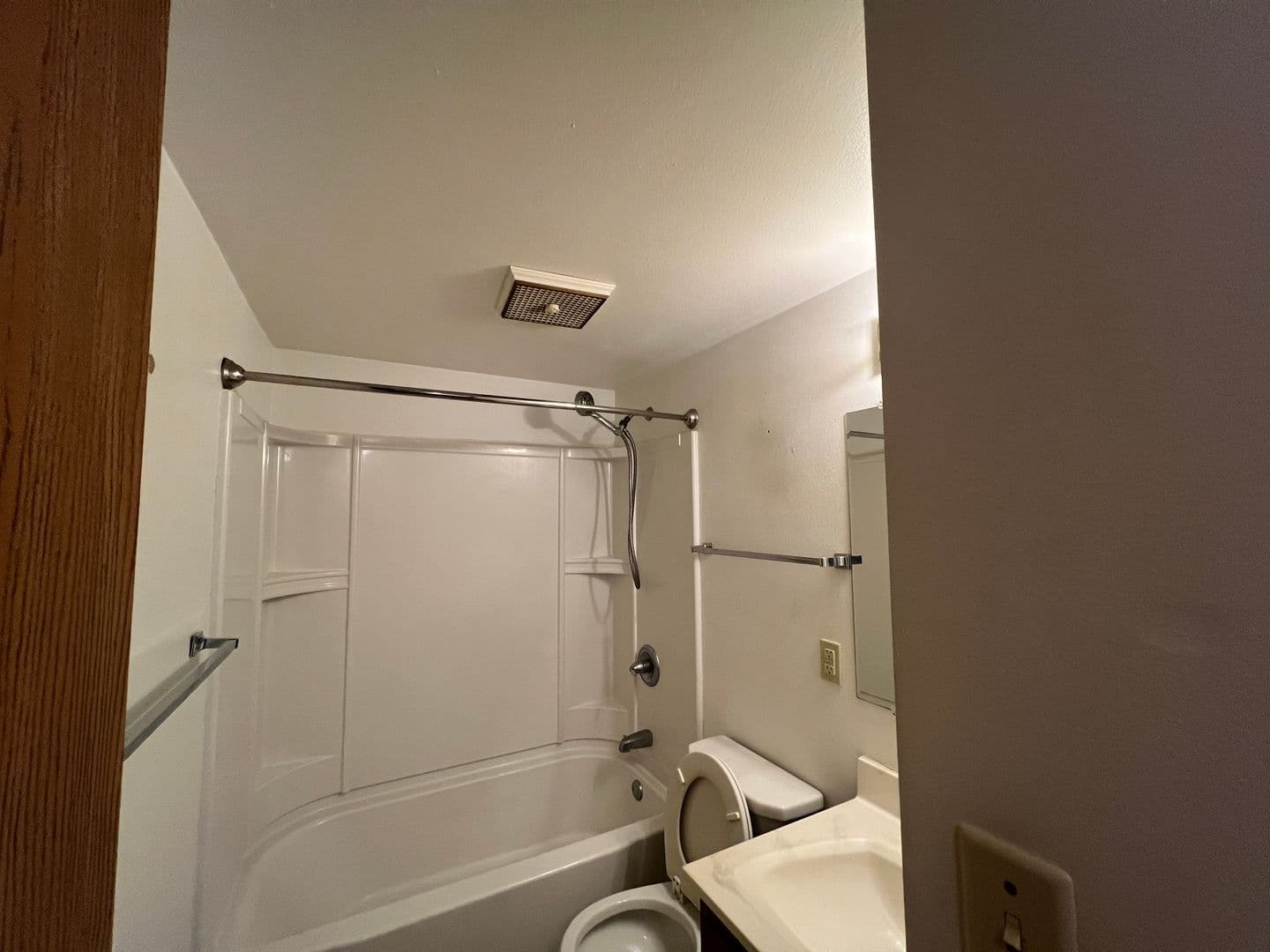 Schofield Apartment: 2306 Radtke Avenue