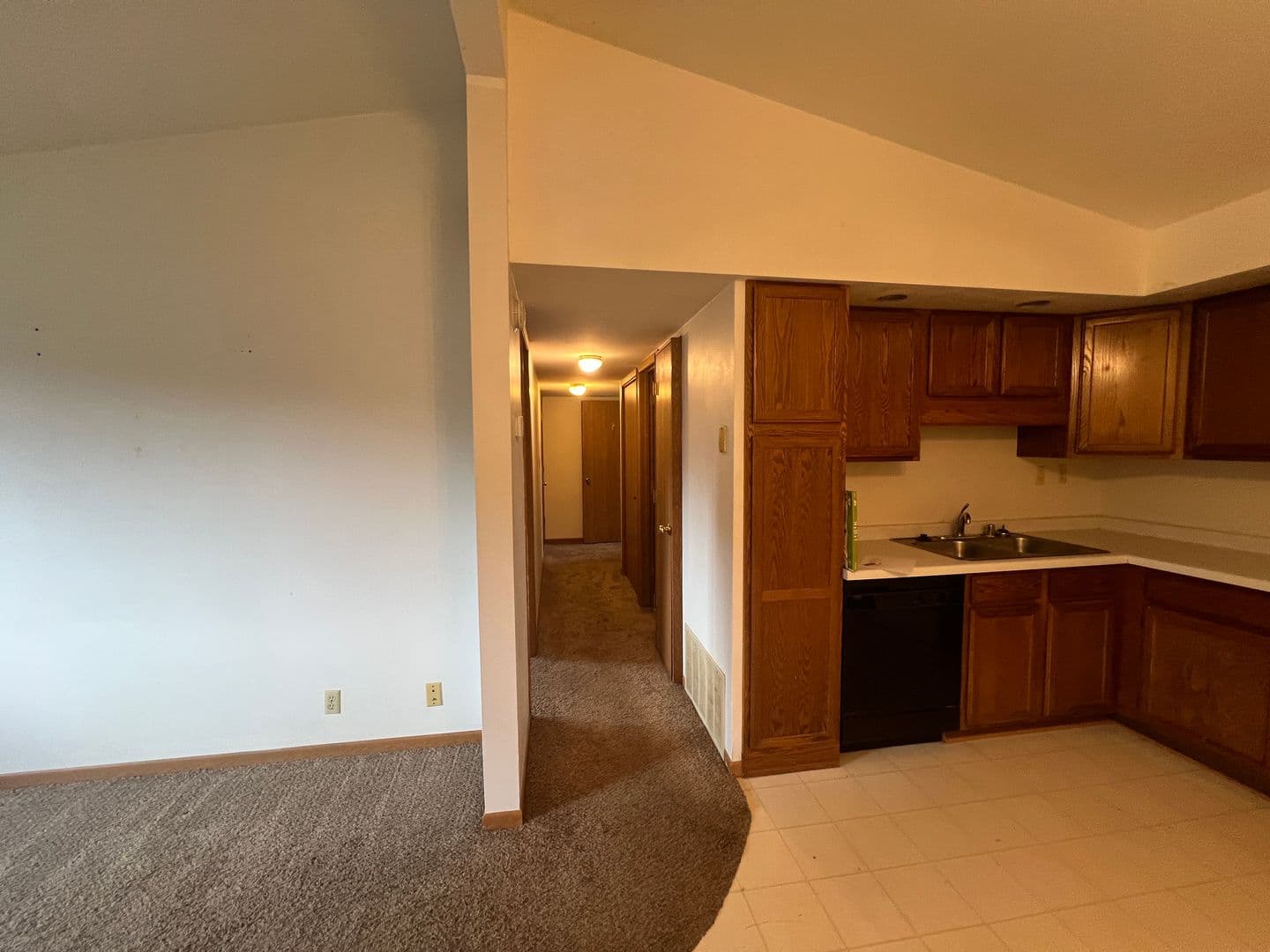 Schofield Apartment: 2306 Radtke Avenue
