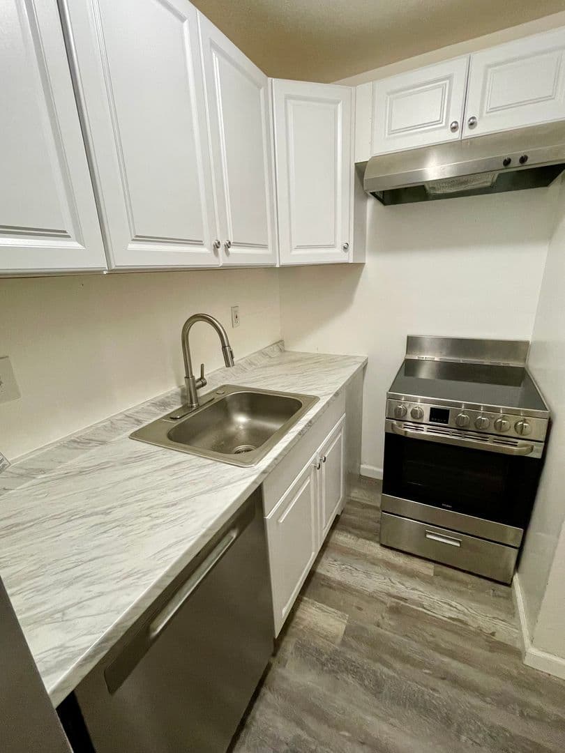 East Windsor Apartment: 27 Pleasant Street