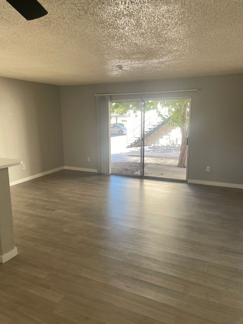 Las Vegas Apartment: 303 E. Harmon Ave