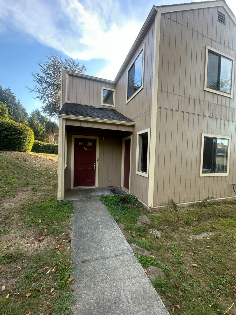 Arcata Townhome: 662 Hidden Creek Rd