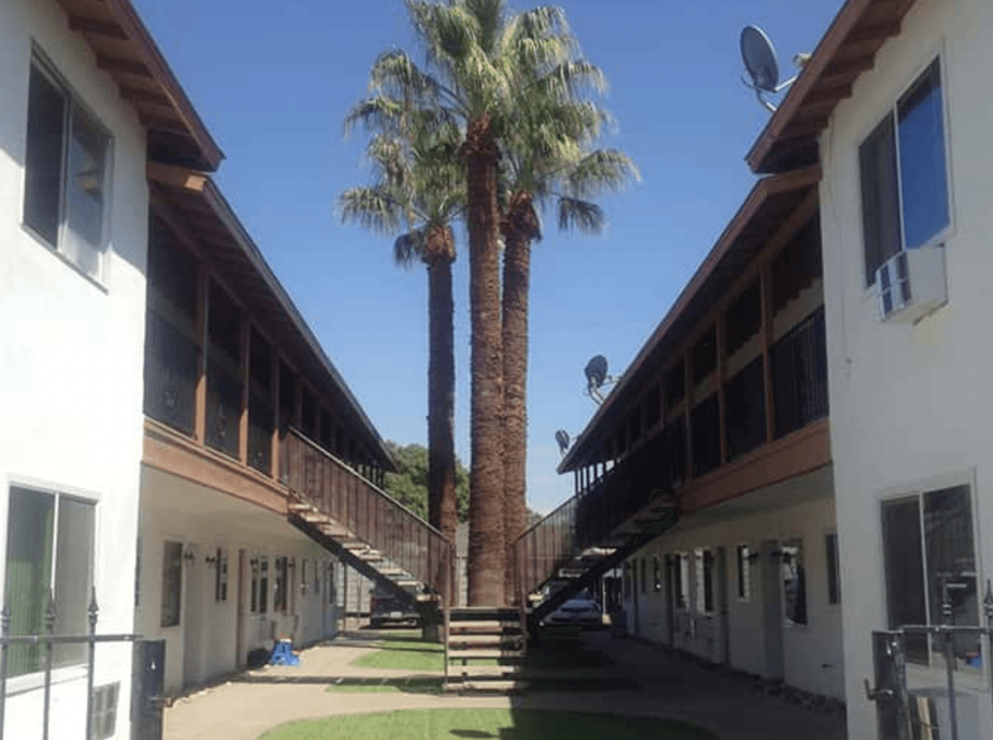 Lemoore Apartment: 340 N. Lemoore Ave