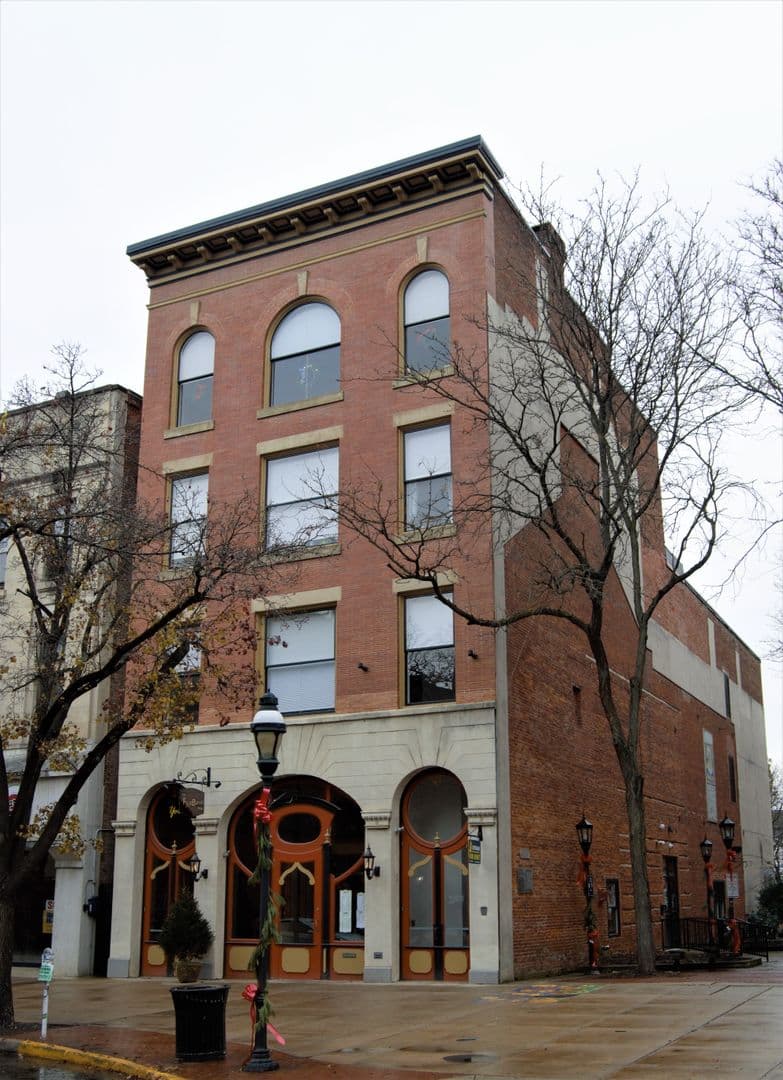 York Apartment: 23 W Market Street