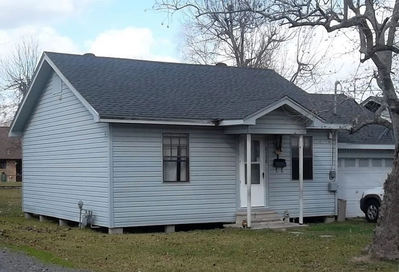 Port Neches House: 2130 12th St