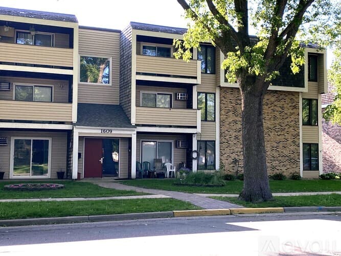 Willmar Apartment: 1609 5th Street Southwest