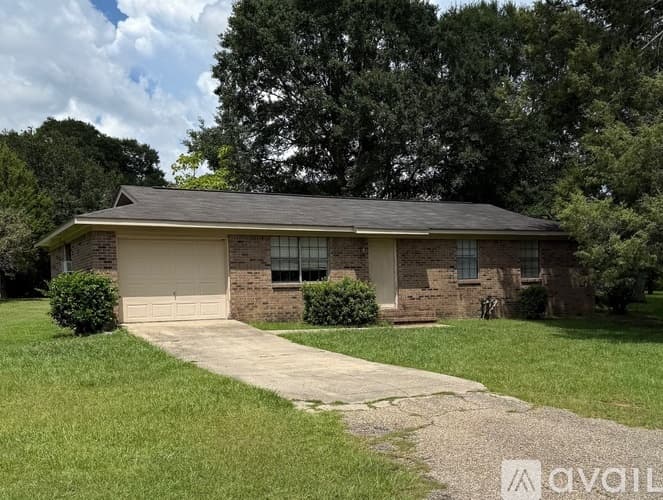Dothan House: 79 Riley Rd